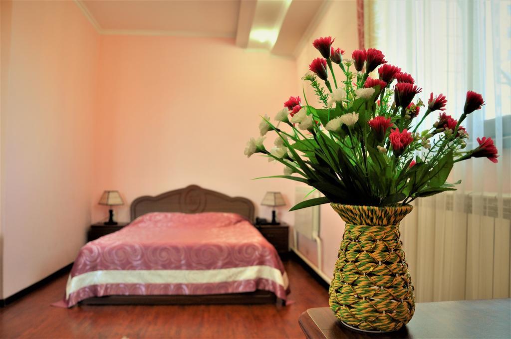 Bishkek Villa Hotel Esterno foto